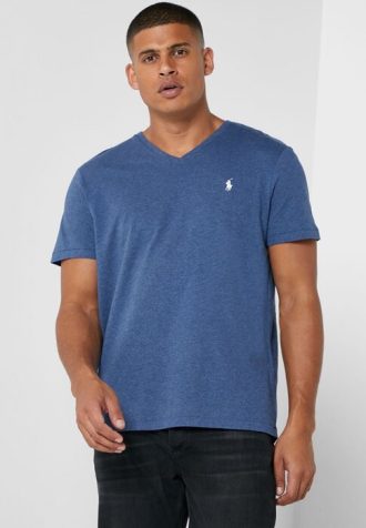 bl t shirts med v ringad logotyp fr mn ralph lauren brst 1 330x476 - Bl&aring; t-shirts med v-ringad logotyp f&ouml;r m&auml;n Ralph Lauren br&ouml;st