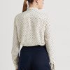 Krämfärgade/marinblå Ralph Lauren Polka-Prickiga Crepe-skjortor med knythalsar Krämfärgade/marinblå Ralph Lauren Polka-Prickiga Crepe-skjortor med knythalsar