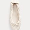 Krämfärgade Ralph Lauren Quiltade lammskinnsbalettskor för kvinnor Krämfärgade Ralph Lauren Quiltade lammskinnsbalettskor för kvinnor
