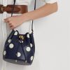 Raffinerad marinblå/vanilj dam Ralph Lauren Polka Dot Medium Andie handväska Raffinerad marinblå/vanilj dam Ralph Lauren Polka Dot Medium Andie handväska