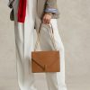 Solbrända dam Ralph Lauren Polo ID kalvskinnskuvert Crossbody-väskor