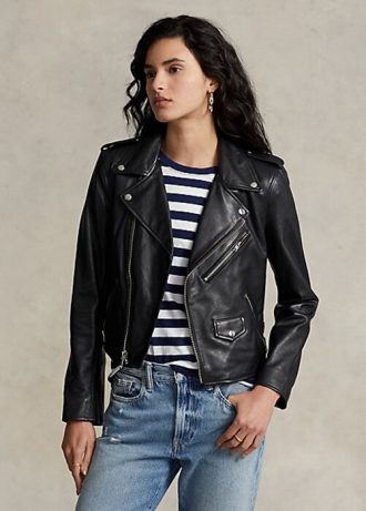 Svart Ralph Lauren för kvinnor Tillverkad med fullnarv, smidigt fårskinn, denna lyxiga upprepning av Polos moto kanaliserar en downtown-vibe och frisinnad stil. Jackor